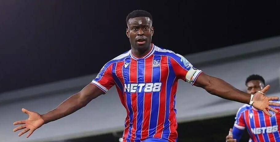 曼联遭重创!头号中卫赛季报销,急召小将+谈判格伊,冬窗操作艰难