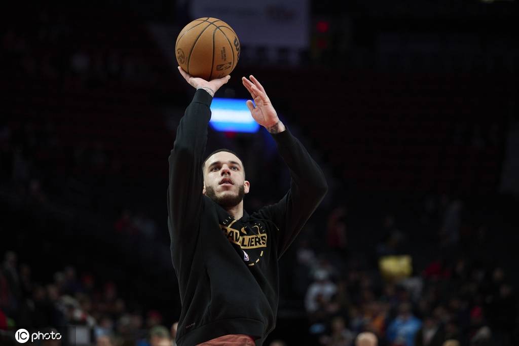 勇士和掘金均在关注鲍尔 正在审查他的具体情况